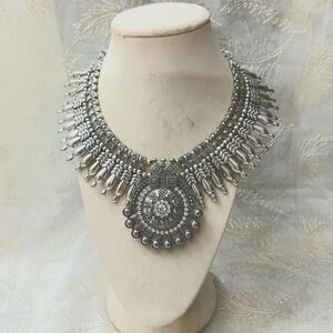 Gorgeous Evening Occasion Necklace